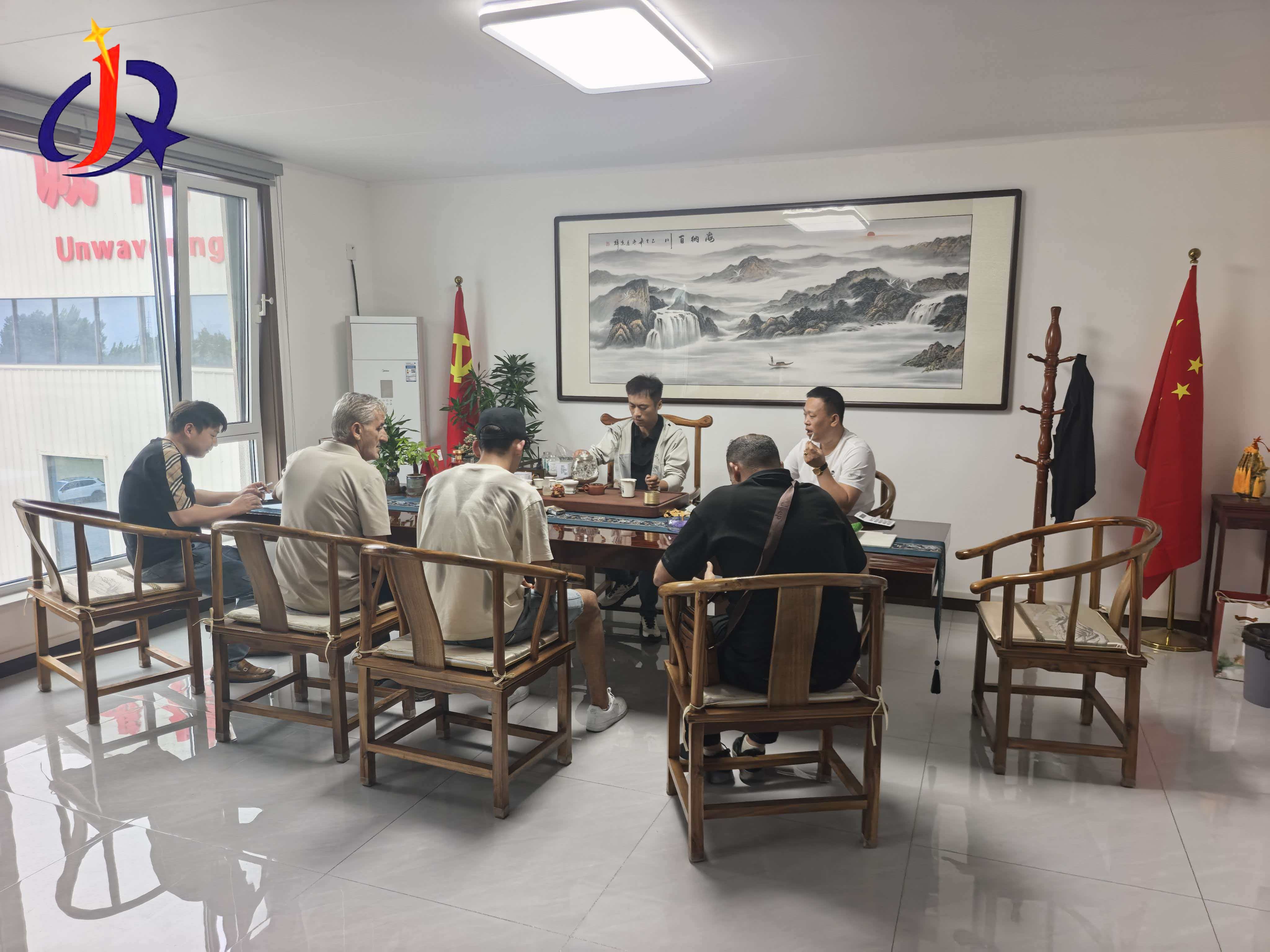 Distributor Peralatan Pengolahan Emas Kolombia Ngunjungi Mesin Jinqi kanggo Kerjasama Pasar Amerika Selatan